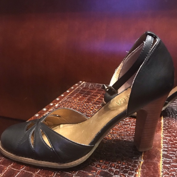 Women’s heels - Picture 2 of 4